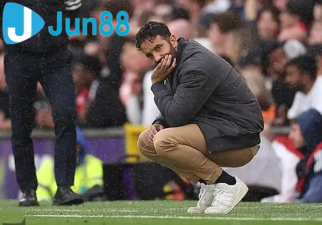 Ruben Amorim phải nhanh chóng giải quyết “điểm yếu tâm lý” của Manchester United. (Ảnh: EPA) Ruben Amorim phải nhanh chóng giải quyết “điểm yếu tâm lý” của Manchester United. (Ảnh: EPA)