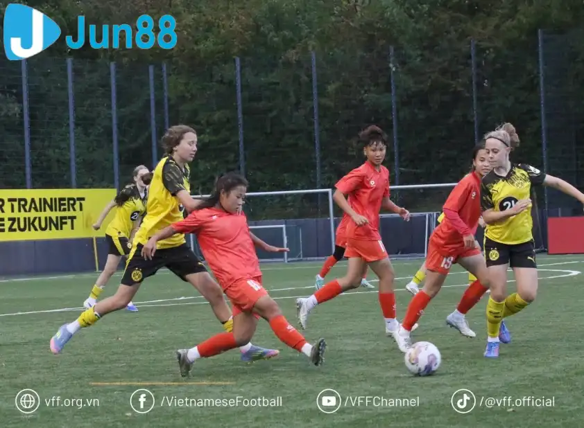 U17 nữ Việt Nam đã có được chiến thắng trước U17 nữ Borussia Dortmund (Ảnh: VFF)