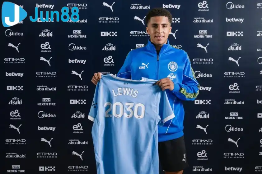 Lewis ở lại Etihad đến năm 2030, tùy chọn gia hạn thêm 1 năm (Ảnh: Trang chủ CLB). Lewis ở lại Etihad đến năm 2030, tùy chọn gia hạn thêm 1 năm (Ảnh: Trang chủ CLB).