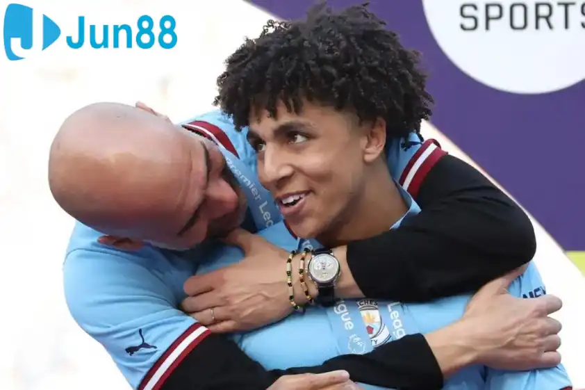 Lewis được đôn lên đội một trong mùa giải lịch sử 2022/23 (Ảnh: GOAL). Lewis được đôn lên đội một trong mùa giải lịch sử 2022/23 (Ảnh: GOAL).