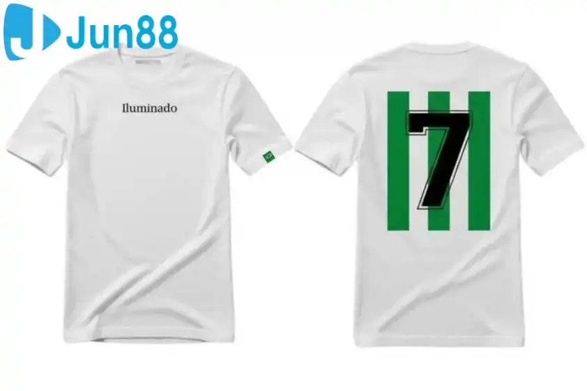 Mặt trước và mặt sau của chiếc áo (Ảnh: The Sun).