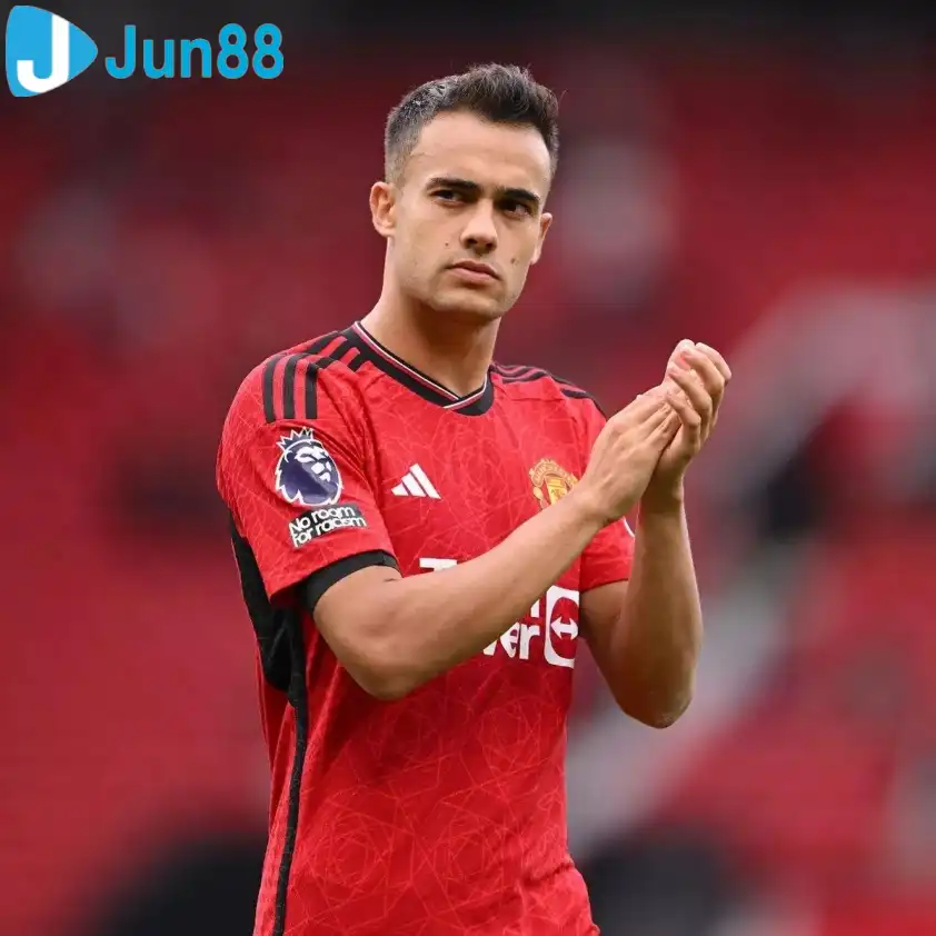 Reguilon từng có quãng thời gian ngắn ngủi không mấy thành công cùng với Man United (Ảnh: Manchester Evening News). Reguilon từng có quãng thời gian ngắn ngủi không mấy thành công cùng với Man United (Ảnh: Manchester Evening News).