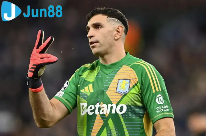 Emiliano Martinez từng suýt gia nhập Man Utd vào ngày cuối kỳ chuyển nhượng hè Emiliano Martinez từng suýt gia nhập Man Utd vào ngày cuối kỳ chuyển nhượng hè