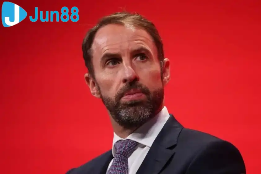 Gareth Southgate tái xuất bóng đá với vai trò chuyên gia (Ảnh: The Sun).
