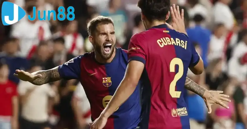 Bộ đôi trung vệ ăn ý của Barca mùa trước. (Ảnh: ESPN)