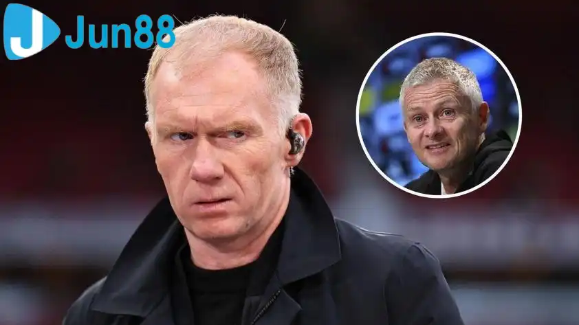 Paul Scholes ám chỉ rằng Ole Gunnar Solskjaer nhiều khả năng sẽ trở thành tân HLV trưởng Rangers (Ảnh: Mirror)