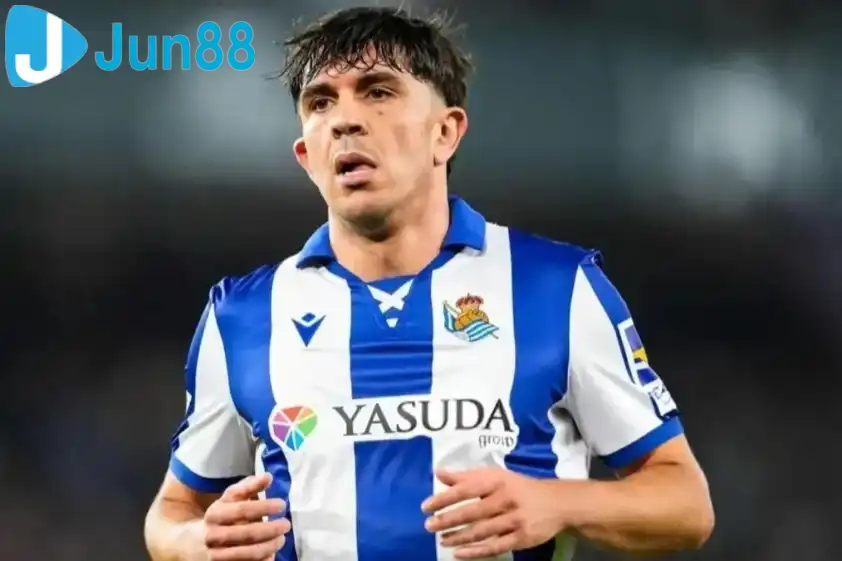 Aramburu đang là 1 trong những ngôi sao sáng nhất của Real Sociedad. Ảnh: AFP
