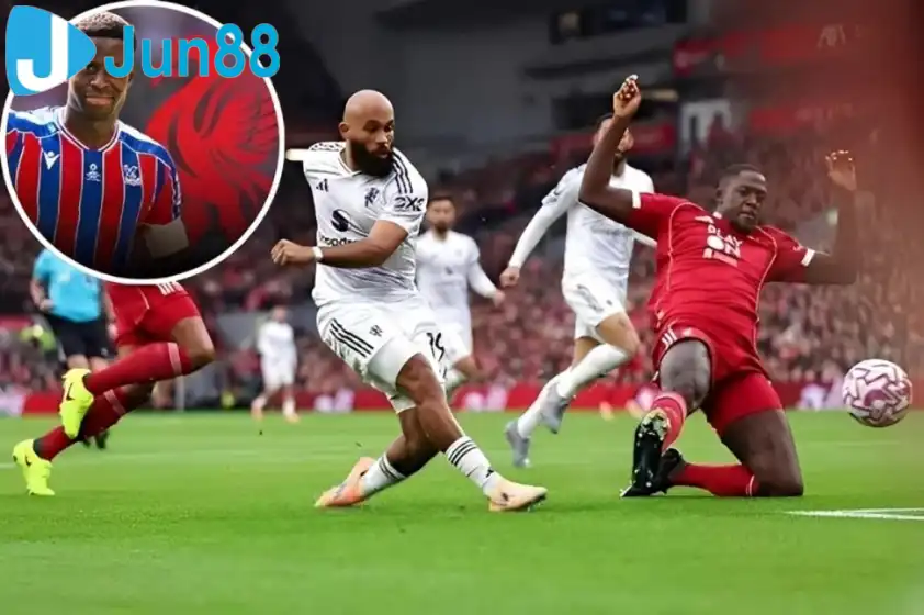 Trận thua muối mặt trước MU đã khiến BLĐ Liverpool quyết tâm thay đổi vị trí trung vệ. (Ảnh: Sky Sports)