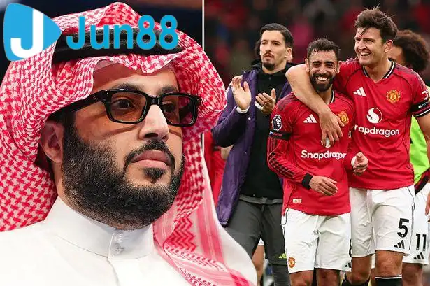 Đang có nhiều tin đồn chuyển nhượng giữa các CLB Ả Rập và cầu thủ của MU. (Ảnh: The Mirror)