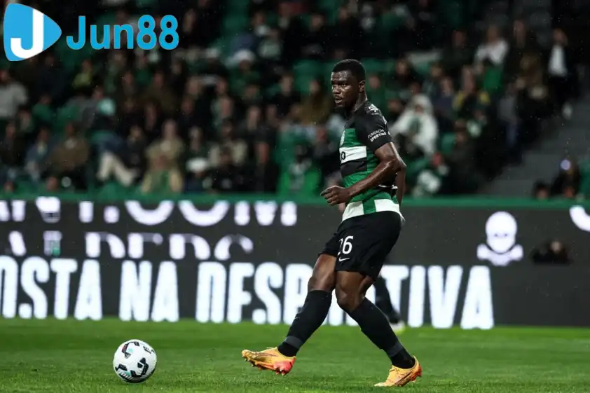 Trung vệ người Bờ Biển Ngà rất sẵn sàng để chuyển nhượng. (Ảnh: OJogo) Trung vệ người Bờ Biển Ngà rất sẵn sàng để chuyển nhượng. (Ảnh: OJogo)