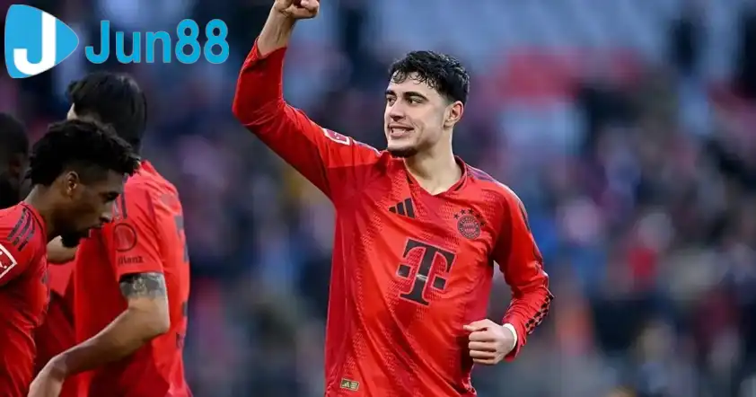 MU đưa Aleksandar Pavlovic vào danh sách chuyển nhượng (Ảnh: The Sun). MU đưa Aleksandar Pavlovic vào danh sách chuyển nhượng (Ảnh: The Sun).