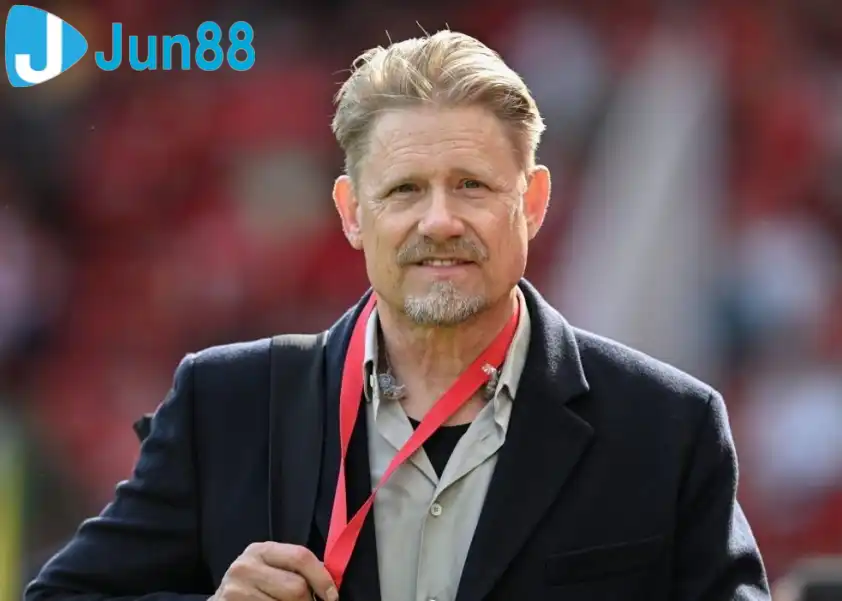 Peter Schmeichel muốn tham gia vào bộ phận ra quyết định của CLB. Ảnh: Alamy Live News.