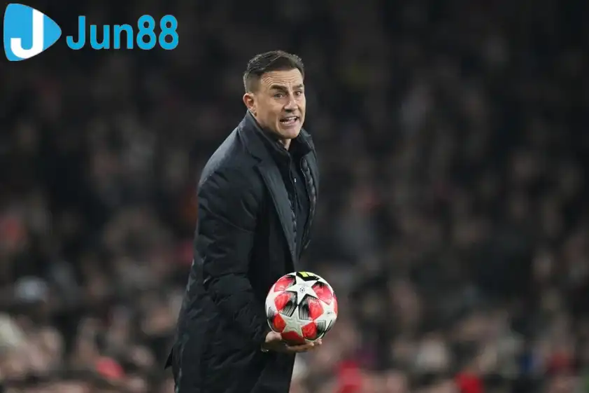 Việc LĐBĐ Uzbekistan chọn tin vào Cannavaro đang đặt nhiều dấu hỏi lớn (Ảnh: Football Italia). Việc LĐBĐ Uzbekistan chọn tin vào Cannavaro đang đặt nhiều dấu hỏi lớn (Ảnh: Football Italia).