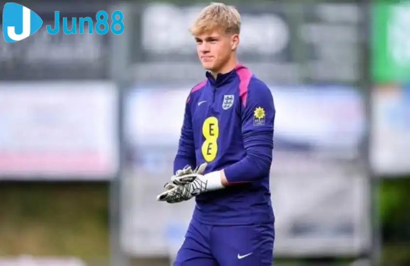 MU chiêu mộ thành công Charlie Hardy. Ảnh: The Mirror