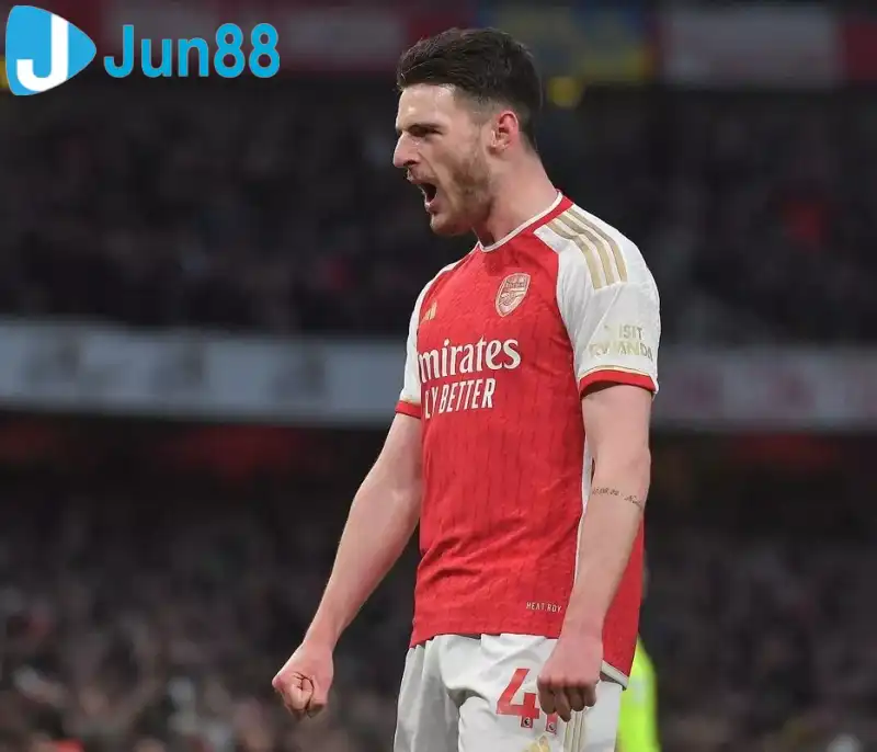 Declan Rice cũng chuẩn bị được Arsenal gia hạn (Ảnh: The Sun). Declan Rice cũng chuẩn bị được Arsenal gia hạn (Ảnh: The Sun).