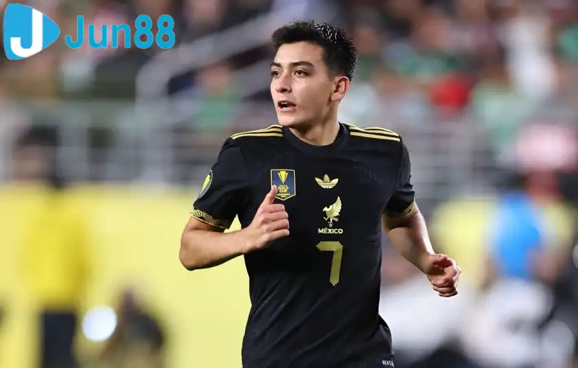 Tài năng trẻ Gilberto Mora lọt tầm ngắm các đội bóng hàng đầu châu Âu