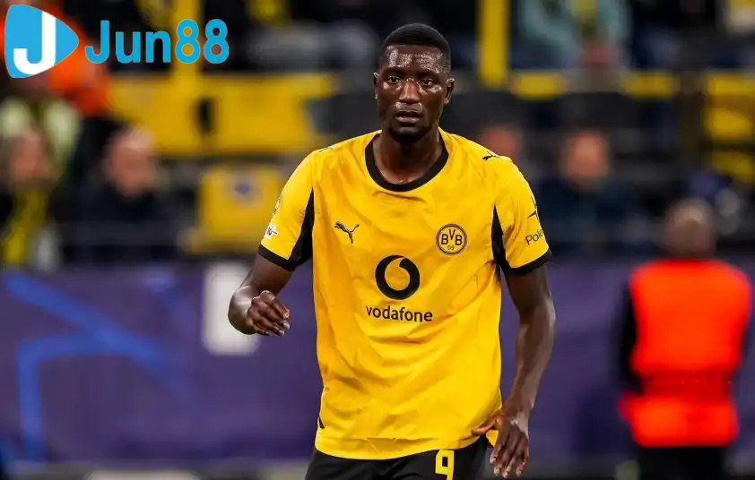 Barcelona nắm lợi thế lớn trong cuộc đua giành chữ ký Serhou Guirassy