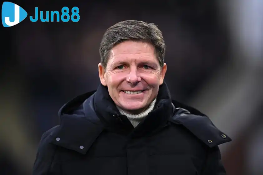 Oliver Glasner hiện đang là ứng viên hàng đầu để thay thế Ruben Amorim tại MU (Ảnh: SkySports). Oliver Glasner hiện đang là ứng viên hàng đầu để thay thế Ruben Amorim tại MU (Ảnh: SkySports).