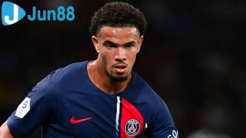 Warren Zaire-Emery đang gây ấn tượng mạnh mẽ tại PSG (Ảnh: GOAL).