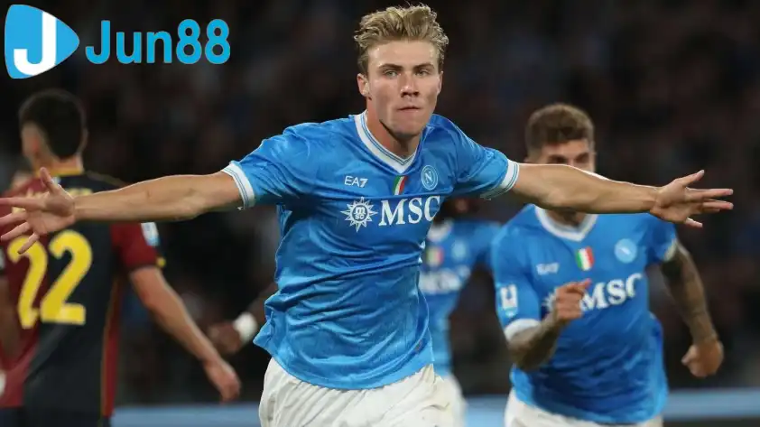 Từ khi chuyển sang Napoli Hojlund đang có phong độ rất tốt (Ảnh: Mirror)