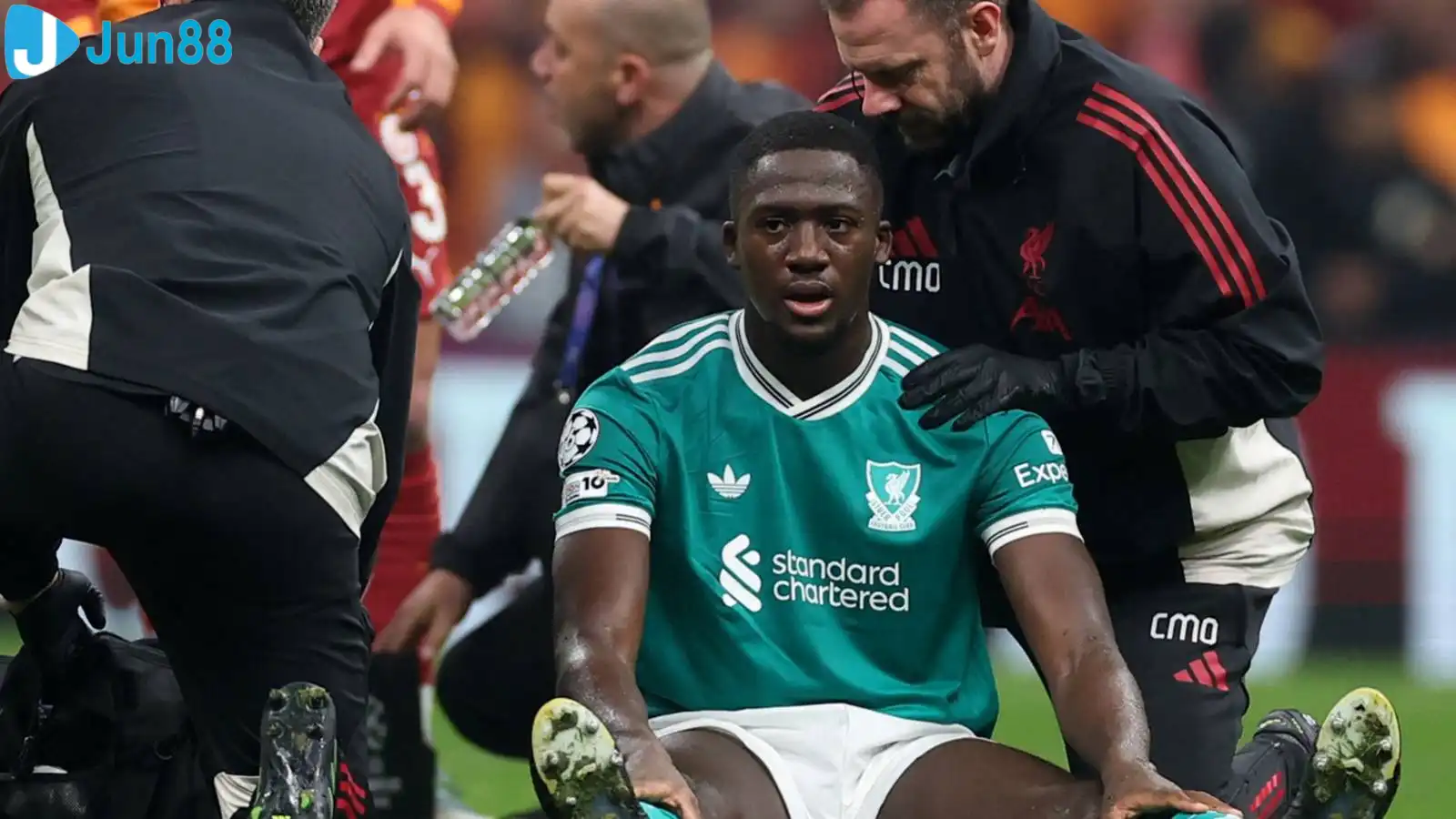 Ibrahima Konate đang bước vào năm cuối hợp đồng với Liverpool (Ảnh: GiveMeSport)