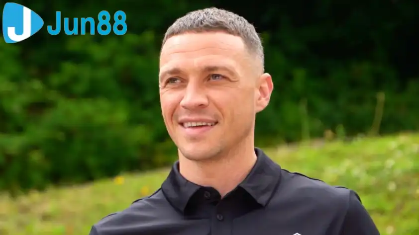 James Chester trở lại Man Utd với vai trò HLV đội trẻ James Chester trở lại Man Utd với vai trò HLV đội trẻ
