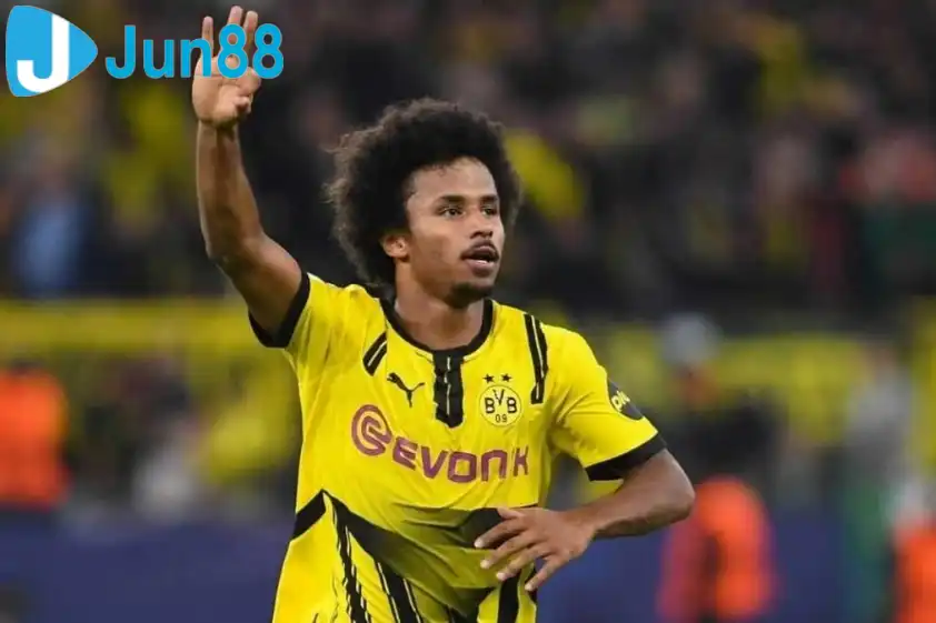 Adeyemi lọt vào mắt xanh của Barcelona (Ảnh: TNT) Adeyemi lọt vào mắt xanh của Barcelona (Ảnh: TNT)