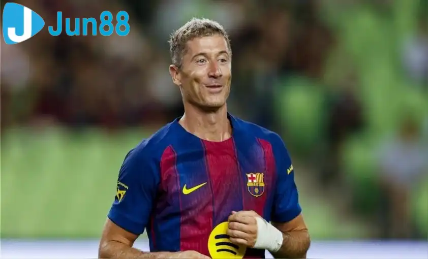 Tương lai của tiền đạo người Ba Lan sẽ là tâm điểm chú ý của NHM bóng đá trên toàn thế giới. Ảnh: Tribuna