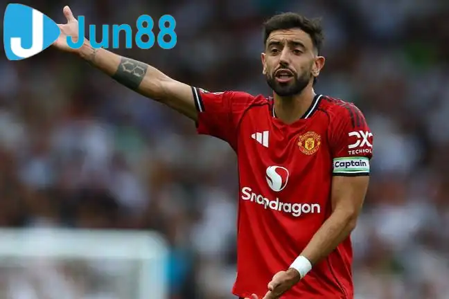 MU được cho là đưa ra mức giá 80 triệu Euro cho đội bóng nào muốn sở hữu nhạc trưởng người Bồ Đào Nha (Ảnh: The Sun).