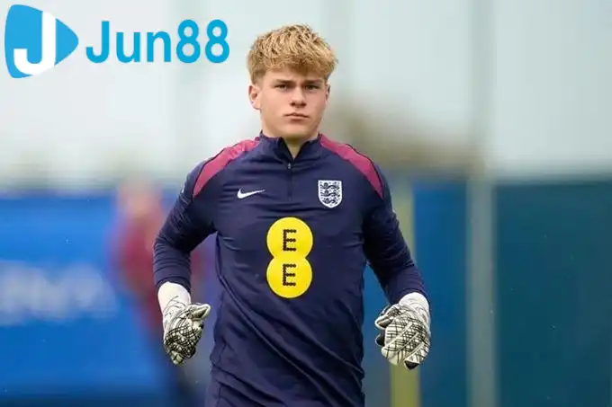 MU chốt măng non từ U16 Anh (Ảnh: The Sun) MU chốt măng non từ U16 Anh (Ảnh: The Sun)