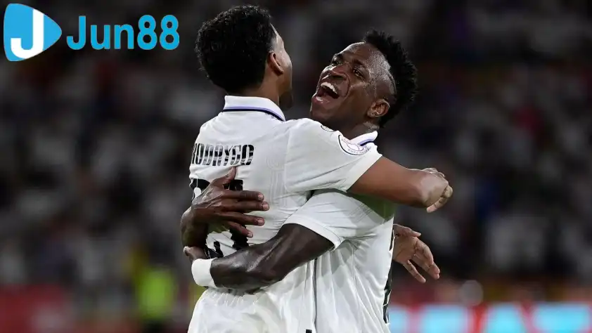 Real Madrid được cho là sẵn sàng bán Vinicius lẫn Rodrygo (Ảnh: The Sun). Real Madrid được cho là sẵn sàng bán Vinicius lẫn Rodrygo (Ảnh: The Sun).
