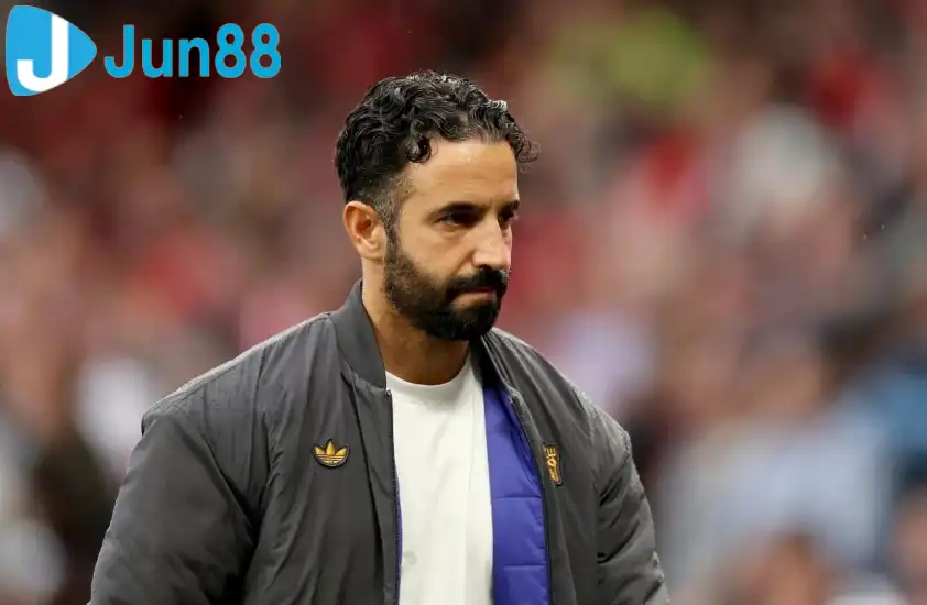 Ruben Amorim tiếp tục chìm sâu trong khủng hoảng tại MU (Ảnh: SkySports). Ruben Amorim tiếp tục chìm sâu trong khủng hoảng tại MU (Ảnh: SkySports).