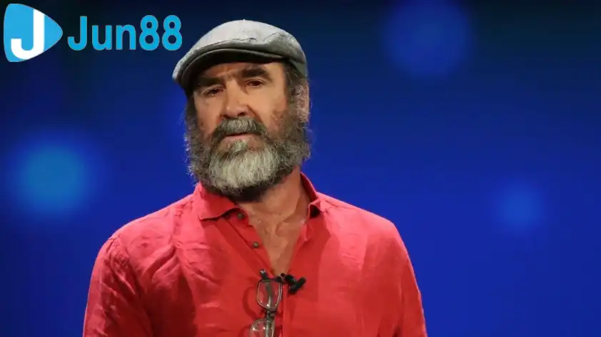 Eric Cantona có thể gây tác động lớn trong việc UAE thay thế nhà Glazer tiếp quản MU (Ảnh: SkySports).