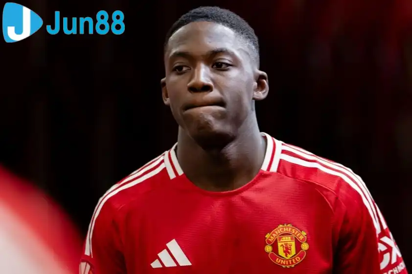 Mainoo không còn được trọng dụng dưới thời HLV Ruben Amorim (Ảnh: The Sun). Mainoo không còn được trọng dụng dưới thời HLV Ruben Amorim (Ảnh: The Sun).