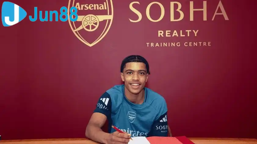 Victor Ozhianvuna chính thức gia nhập Arsenal (Ảnh: CLB). Victor Ozhianvuna chính thức gia nhập Arsenal (Ảnh: CLB).