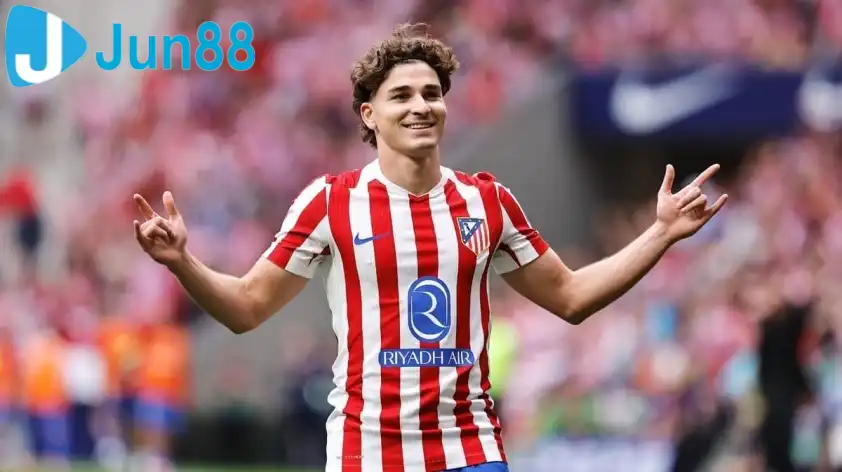 Julian Alvarez được cho là đang muốn rời Atletico Madrid để gia nhập Barca (Ảnh: FootballTransfer).